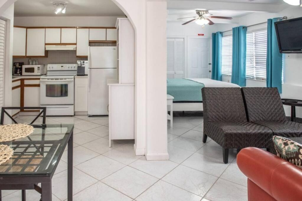 بومبانو بيتش Aloha Apartments On The Intracoastal-Walk To The Beach المظهر الخارجي الصورة