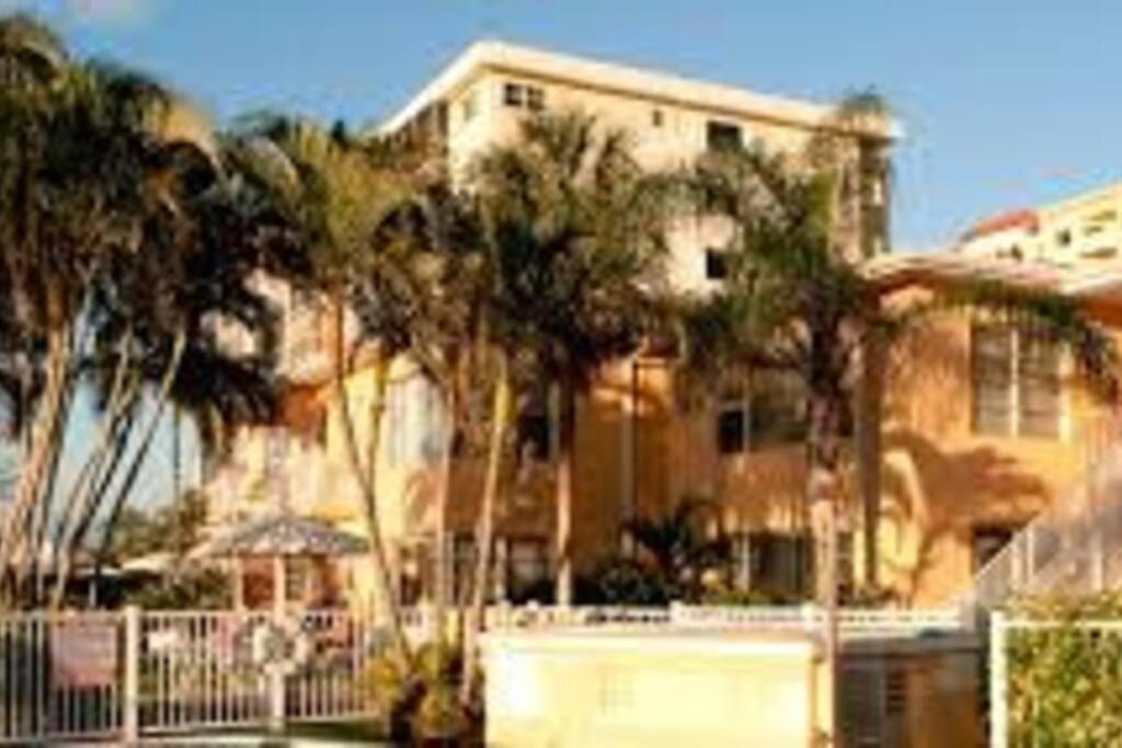 بومبانو بيتش Aloha Apartments On The Intracoastal-Walk To The Beach المظهر الخارجي الصورة