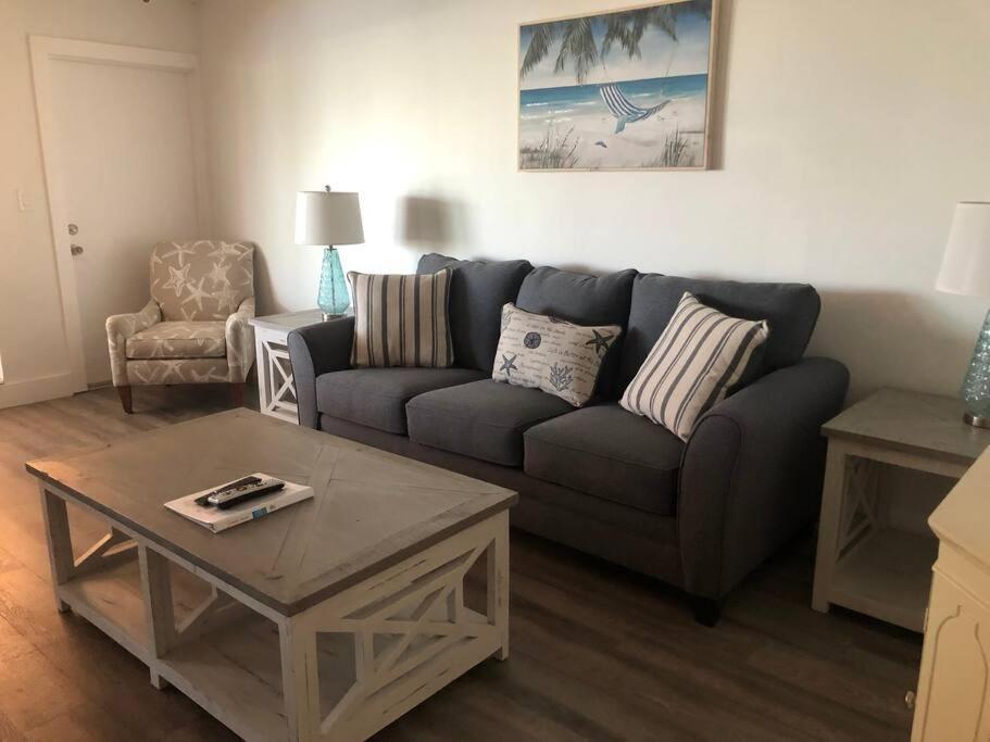 بومبانو بيتش Aloha Apartments On The Intracoastal-Walk To The Beach المظهر الخارجي الصورة