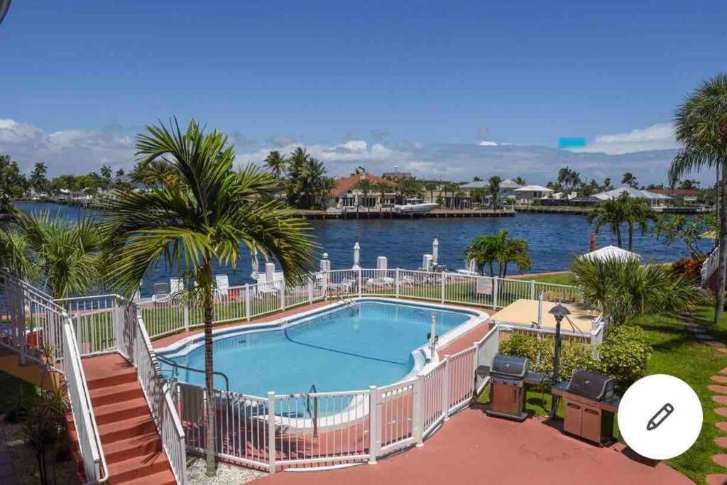 بومبانو بيتش Aloha Apartments On The Intracoastal-Walk To The Beach المظهر الخارجي الصورة