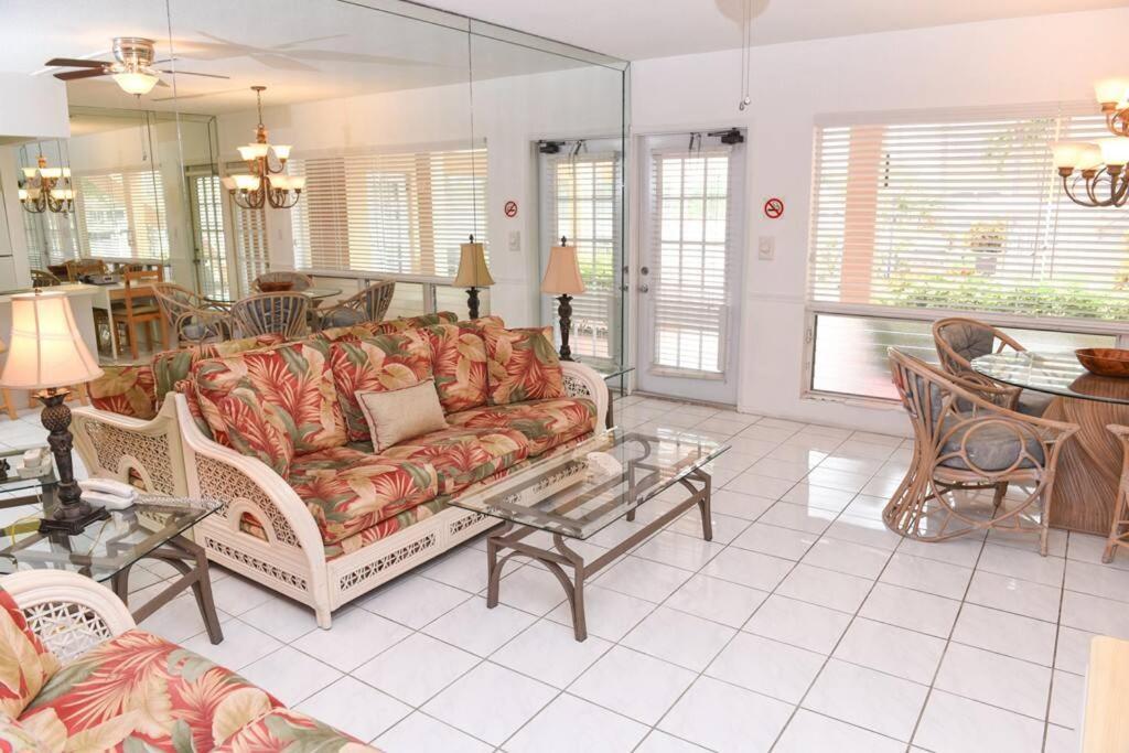 بومبانو بيتش Aloha Apartments On The Intracoastal-Walk To The Beach المظهر الخارجي الصورة
