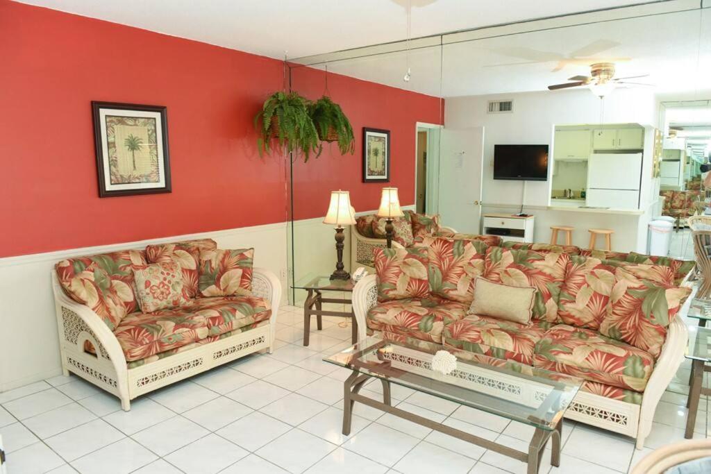 بومبانو بيتش Aloha Apartments On The Intracoastal-Walk To The Beach المظهر الخارجي الصورة