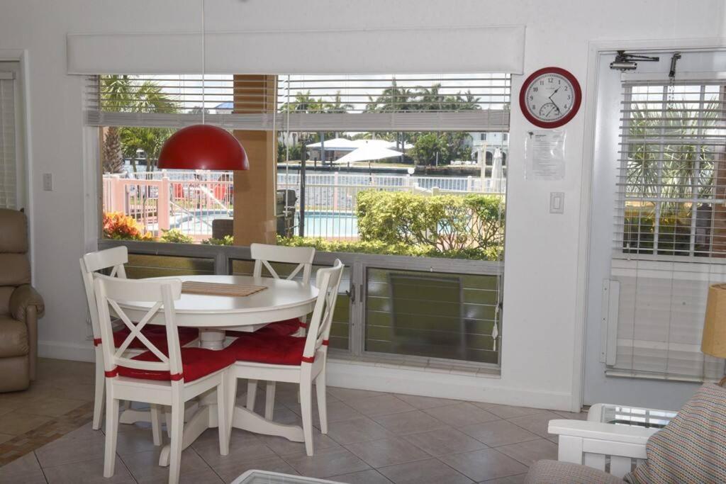 بومبانو بيتش Aloha Apartments On The Intracoastal-Walk To The Beach المظهر الخارجي الصورة
