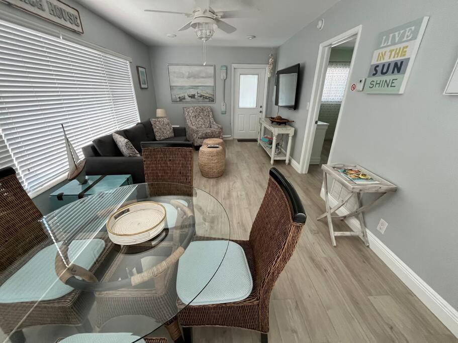 بومبانو بيتش Aloha Apartments On The Intracoastal-Walk To The Beach المظهر الخارجي الصورة