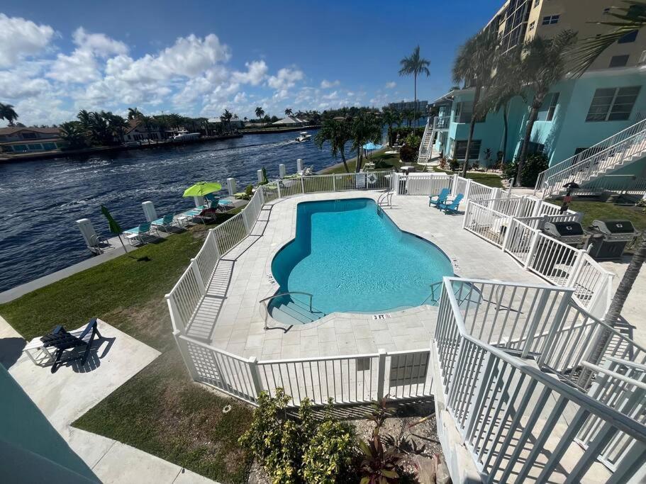 بومبانو بيتش Aloha Apartments On The Intracoastal-Walk To The Beach المظهر الخارجي الصورة