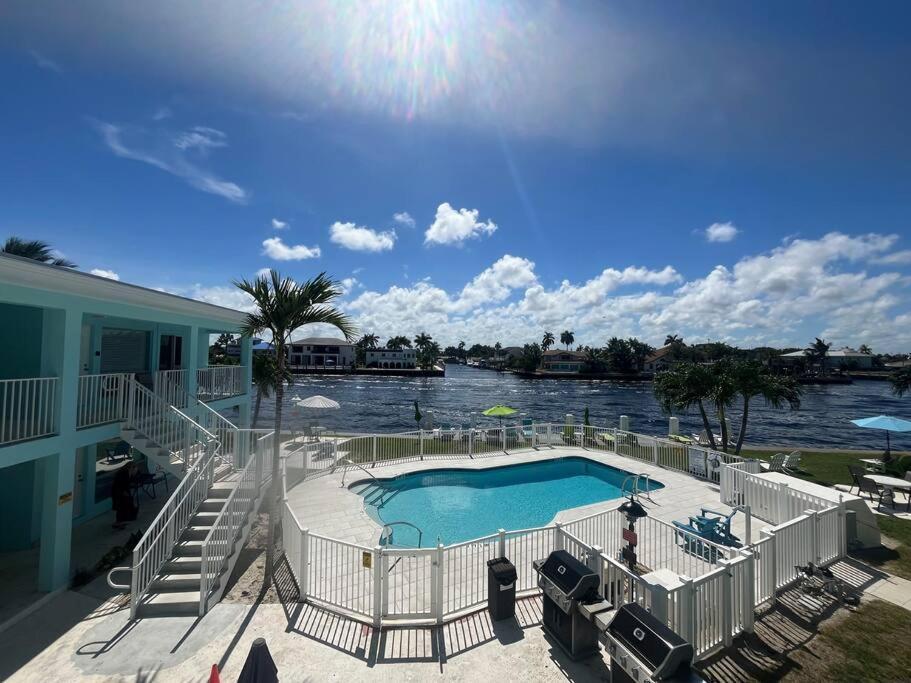 بومبانو بيتش Aloha Apartments On The Intracoastal-Walk To The Beach المظهر الخارجي الصورة