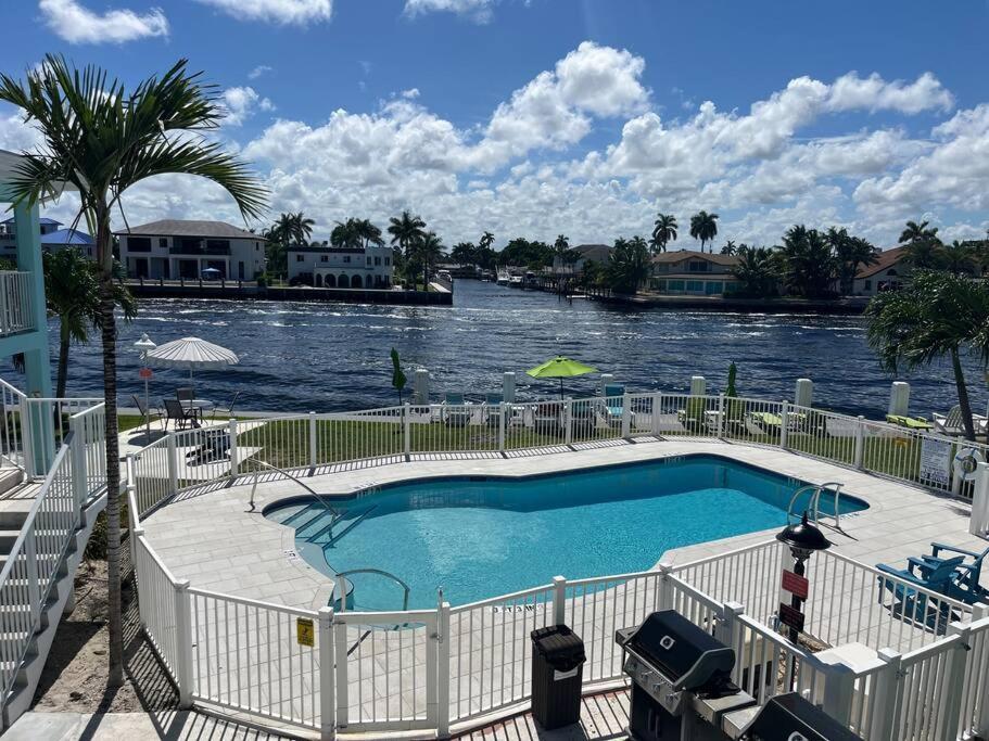 بومبانو بيتش Aloha Apartments On The Intracoastal-Walk To The Beach المظهر الخارجي الصورة