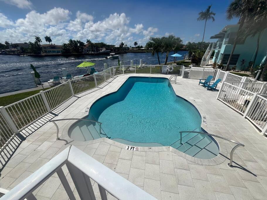 بومبانو بيتش Aloha Apartments On The Intracoastal-Walk To The Beach المظهر الخارجي الصورة