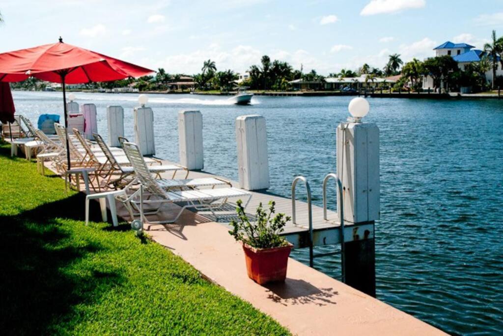 بومبانو بيتش Aloha Apartments On The Intracoastal-Walk To The Beach المظهر الخارجي الصورة